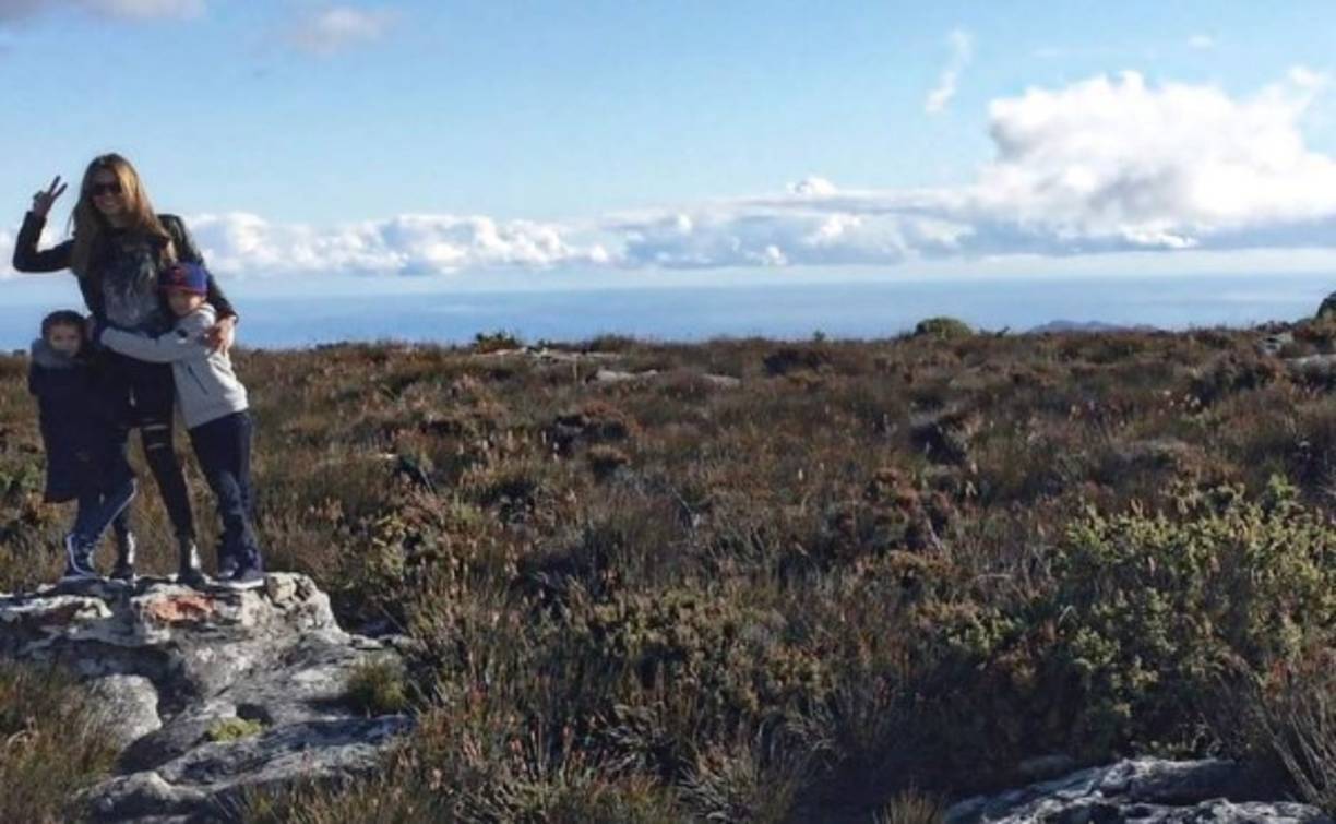 Elizabeth Gutiérrez con sus hijos.
