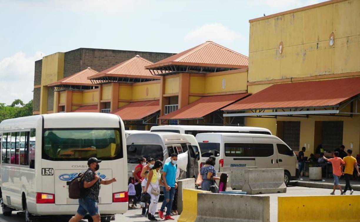 Un gran parte de la población que trabaja en la empresa privada salió este mediodía. 