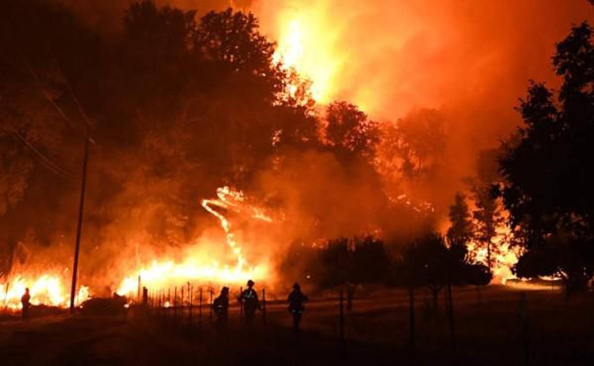 Pero el pronóstico de NWS no es tan severo como el emitido la semana pasada cuando las fuertes ráfagas de viento alimentaron las llamas y llegó a desatar hasta seis incendios quemando en Los Ángeles en un solo día. 