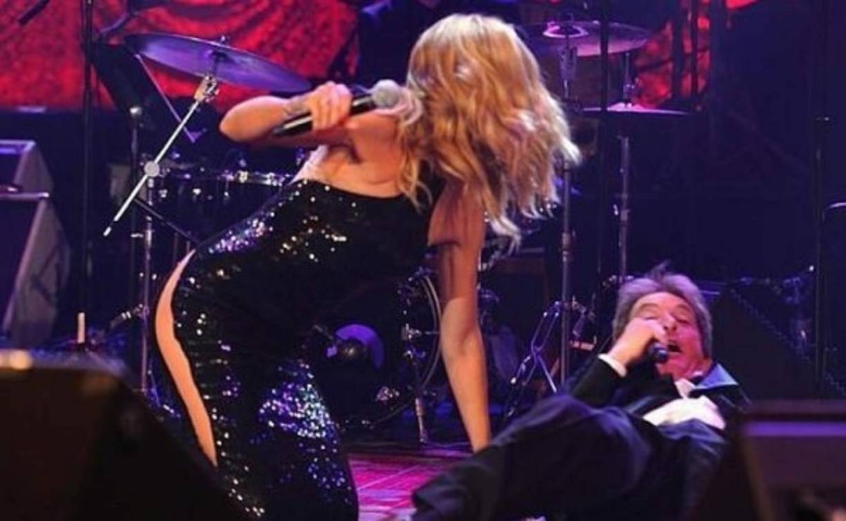 Heidi Klum cae junto a Martin Shot, dejando al descubierto su trasero.