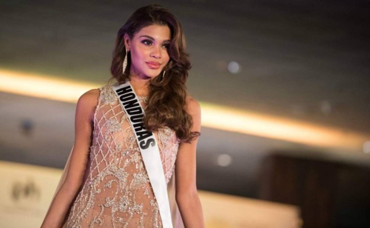 April Tobie, Miss Honduras Universo 2017, nació en Roatán el 29 de noviembre de 1998.