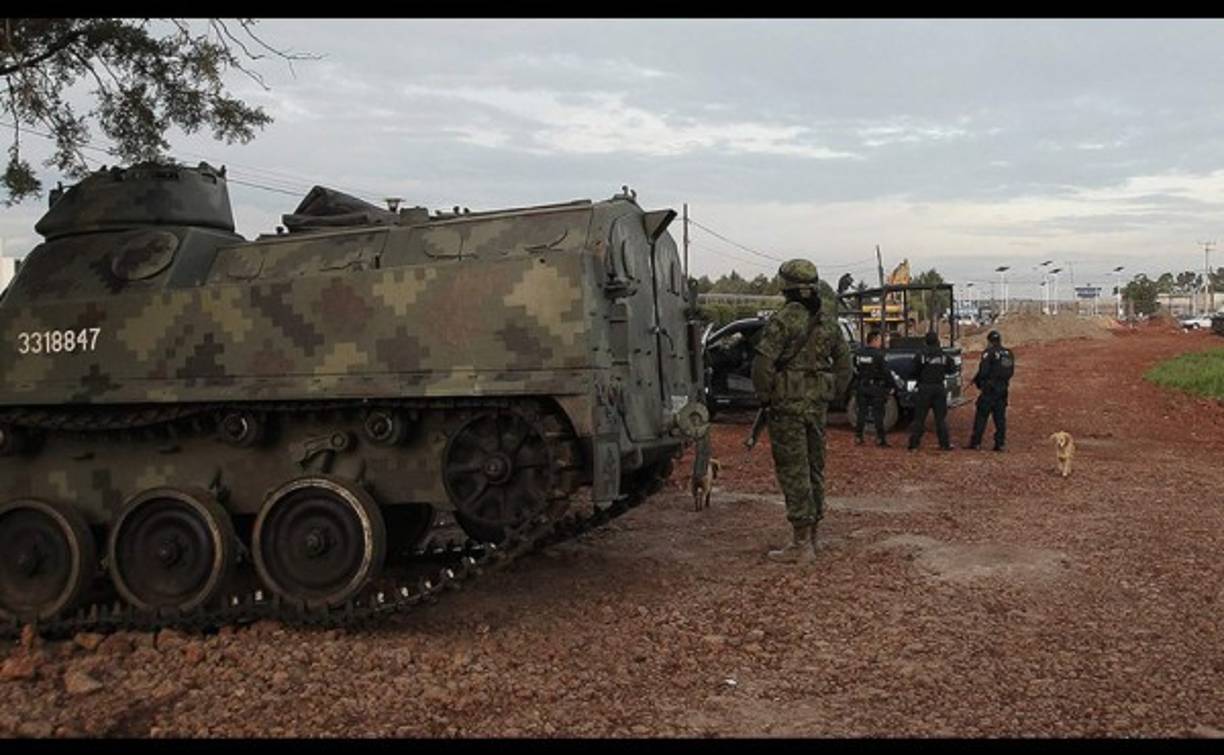 El gobierno federal ofrece una recompensa de 60 millones de pesos por información que lleve a la captura del capo mexicano, que se escapó por segunda vez de un penal mexicano.