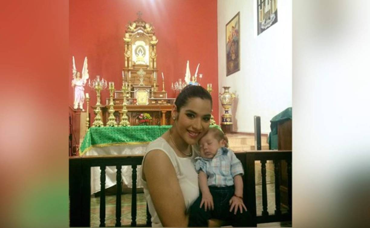 Carolina Lanza llevó a su hijo Thiago a sus 40 días de vida a la Iglesia para presentarlo ante Dios