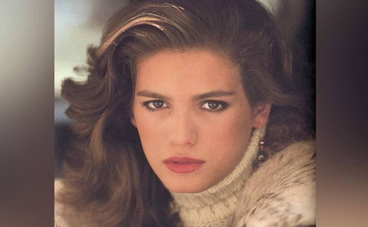 Gia Carangi, la primera supermodelo del mundo, contrajo VIH a principios de los años 80. Murió de complicaciones derivadas de sida el 18 de noviembre de 1986, a los 26 años.