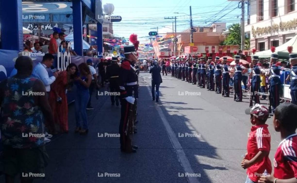 Son 30 las agrupaciones coreográficas que se están mostrando este día en la feria de La Ceiba.