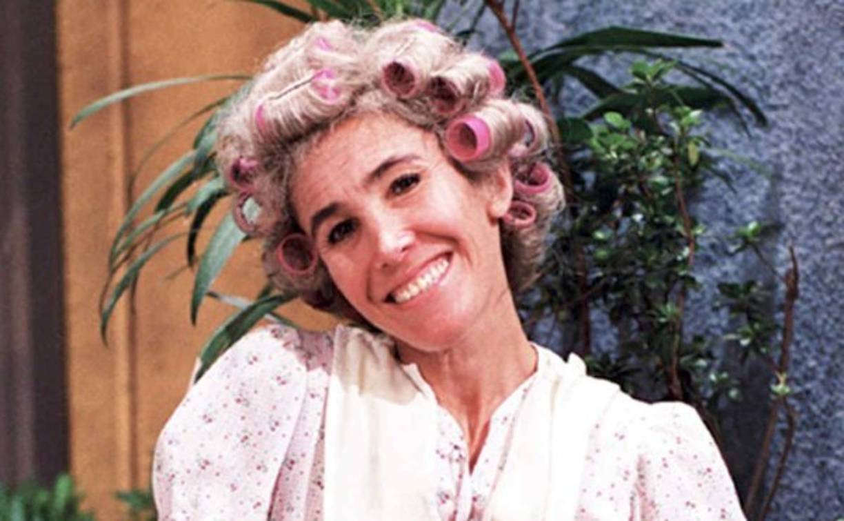 Doña Florinda, la señora amargada y enamorada de la vecindad ha quedado sola, sin el profesor Jirafales y en la vida real sin su 'Rober'.
