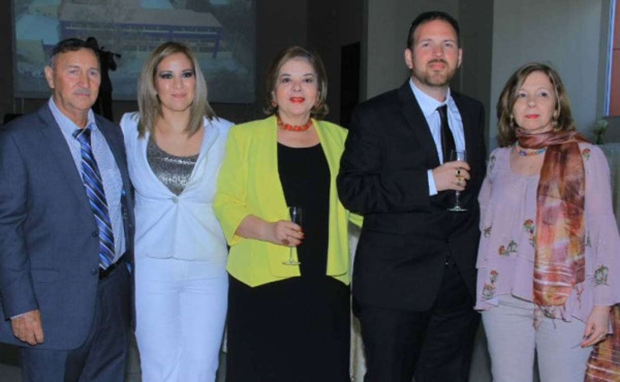 Roldán, Alexandra, María Antonia y Roldán Suazo junto a Ana Martín Cuadrado.