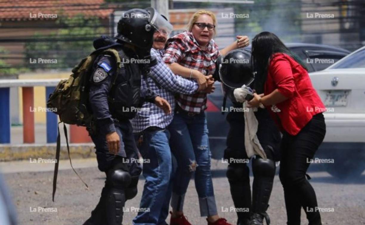 Las masivas protestas tienen prácticamente paralizado el país.