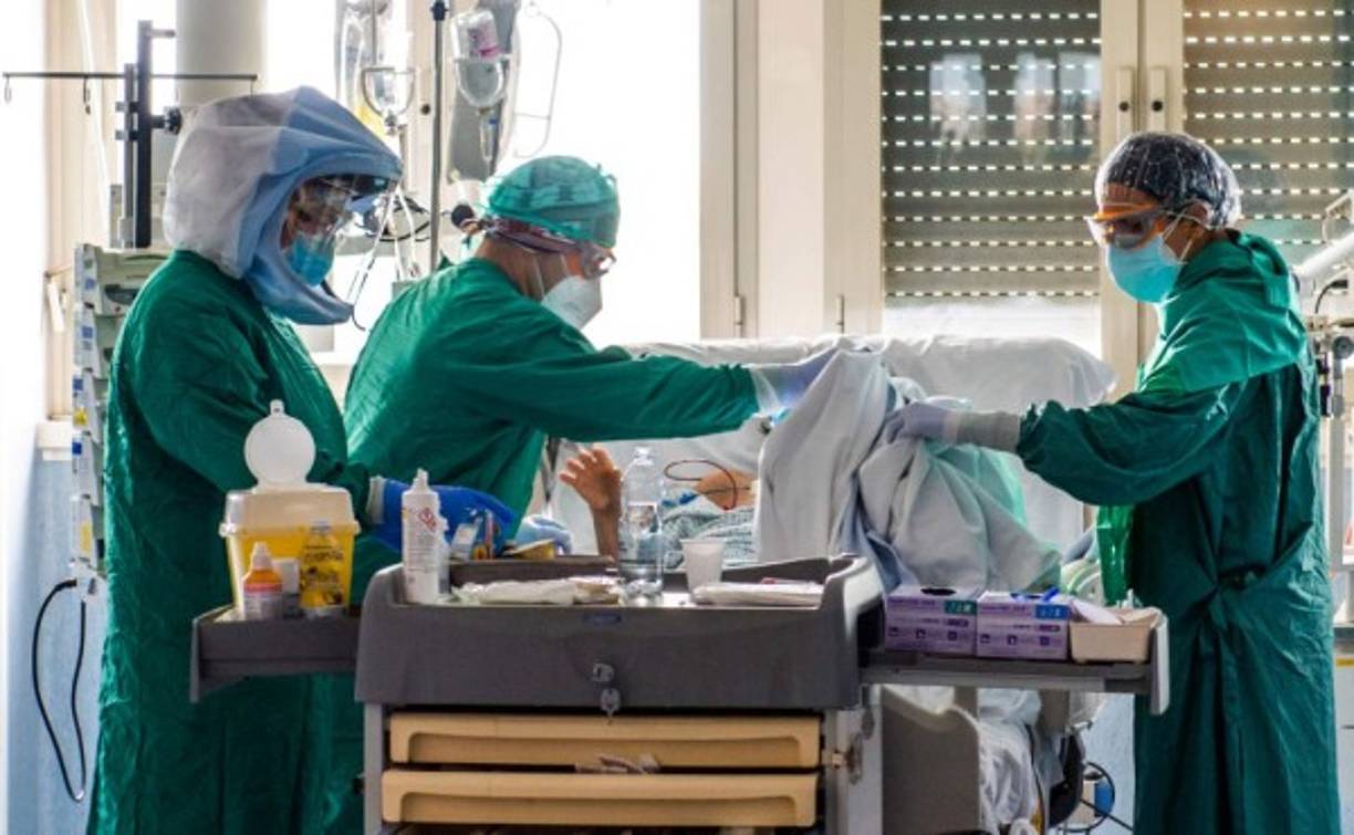 Según lo publicado en su página web, tras notar 'una amplia gama de síntomas' reportados entre los pacientes, ha decidido ampliar la lista.