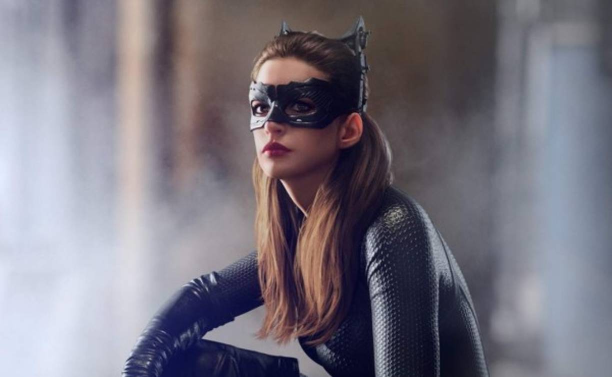 Anne Hathaway se mostró hermosa y para muchos millenials es la gatúbela perfecta.