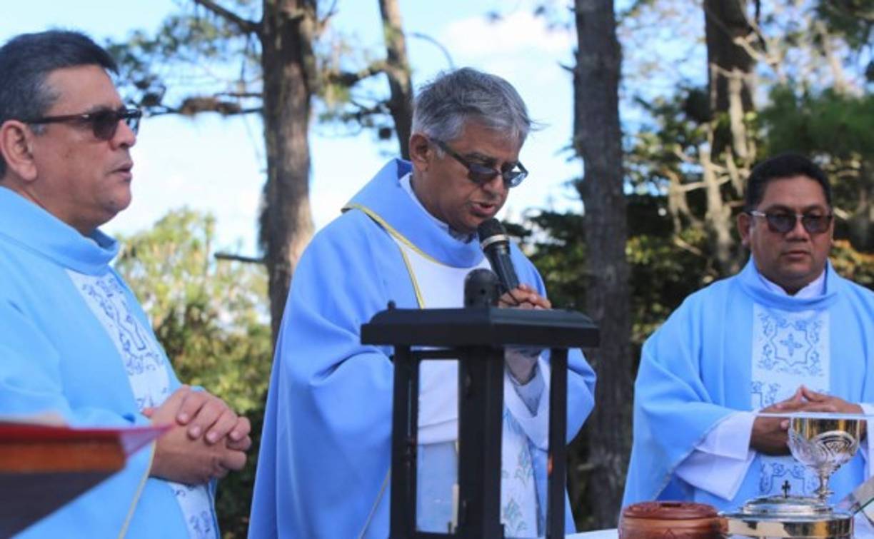 En la aldea El Piligüín, lugar del hallazgo, se realizó una misa en honor a la Virgen de Suyapa.