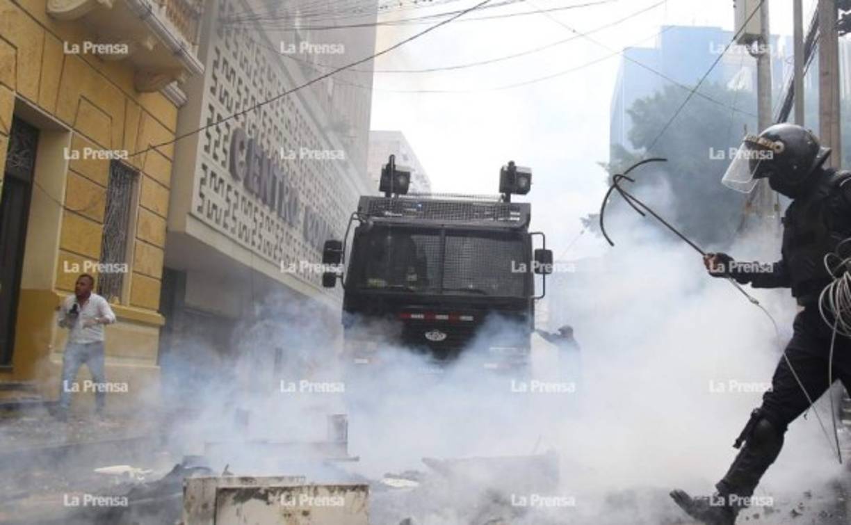 Masivas protestas generaron un caos este lunes en la capital de Honduras.