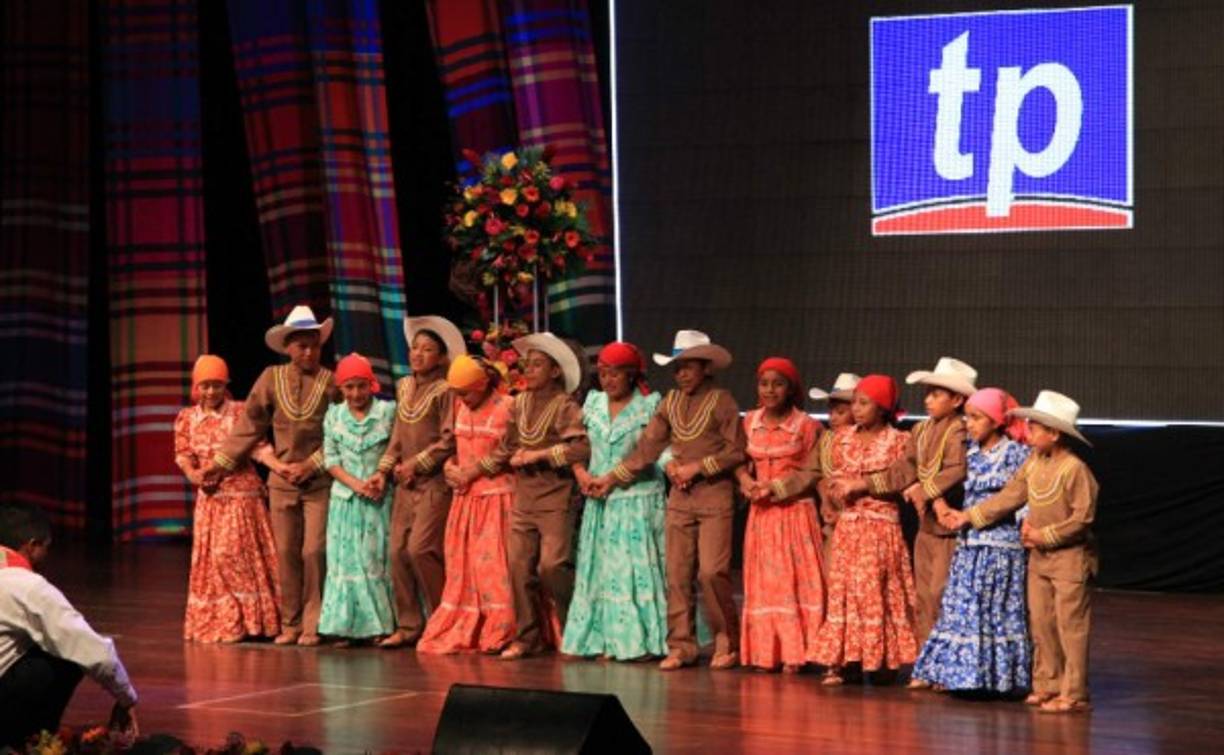 El cuadro infantil de danzas de Yamaranguila.