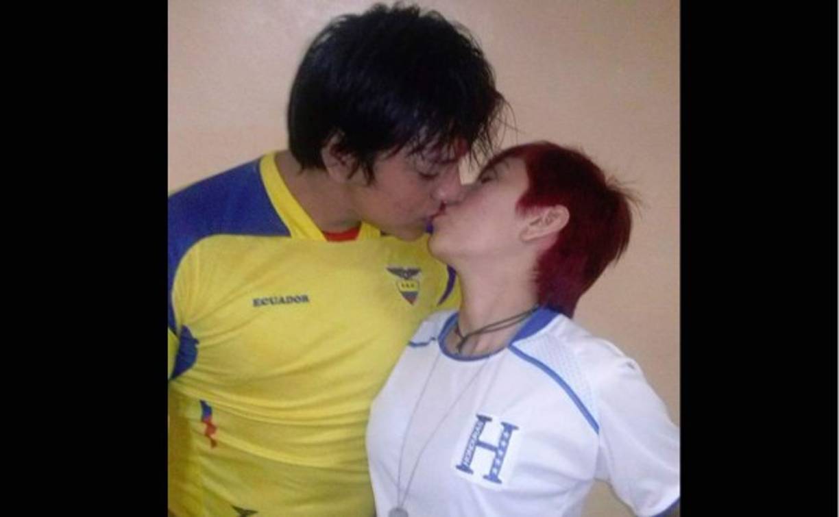 'Hace ya cuatro años encontré una sugerencia de chat y cree una cuenta. Después de una linda amistad con un ecuatoriano nos dimos cuenta que sentíamos algo especial. Pagó mi viaje y el 27/12/2013 toqué tierras ecuatorianas. ¡Nos amamos cada día mas! -Cyndi Rose Rodriguez