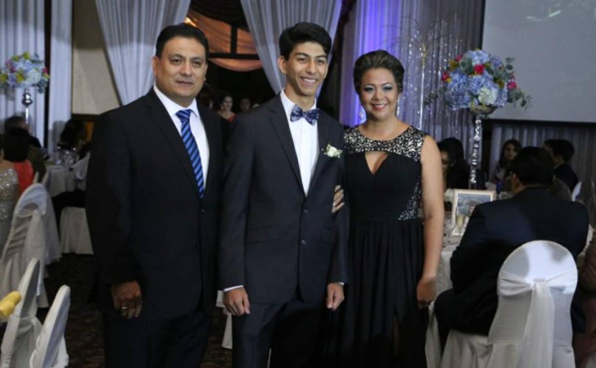 José, José Fernando y Denissa Paz .