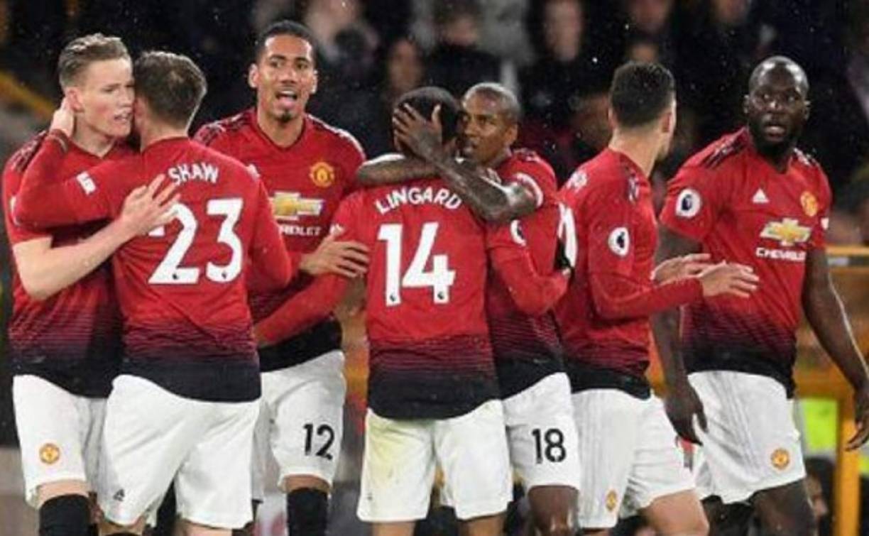 Manchester United entra en el top como el club de Inglaterra más poderoso. Los rojos llevan varias temporadas sin ganar copas de la liga y Champions pero no por eso pierden su poder económico.