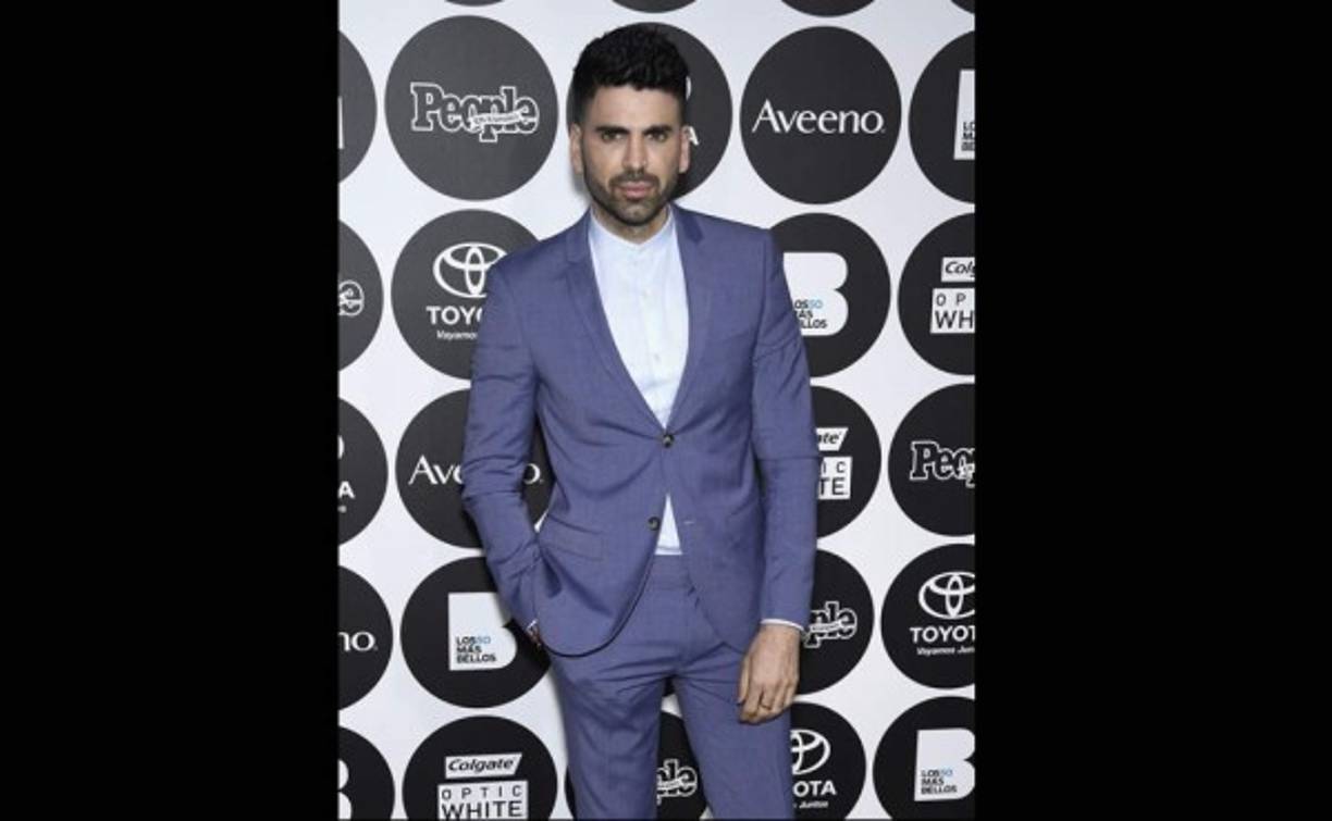 JOMARI GOYSO. El fashionista lució un elegante traje de dos piezas de Tom Ford que combinó con una camisa blanca de Zara y zapatos de H&M.