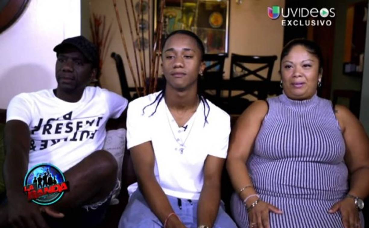 Sus padres estaban muy orgullosos por esta nueva oportunidad que tiene su hijo en el show.