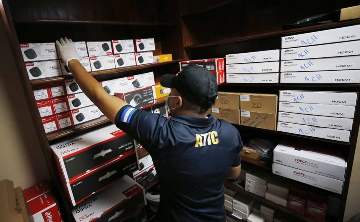 Según un análisis realizado por fiscales, agentes y peritos, familiares, socios de Zavala y las tres empresas mencionadas reflejan “un patrimonio no justificado” por más de 57,1 millones de lempiras (2,3 millones de dólares).