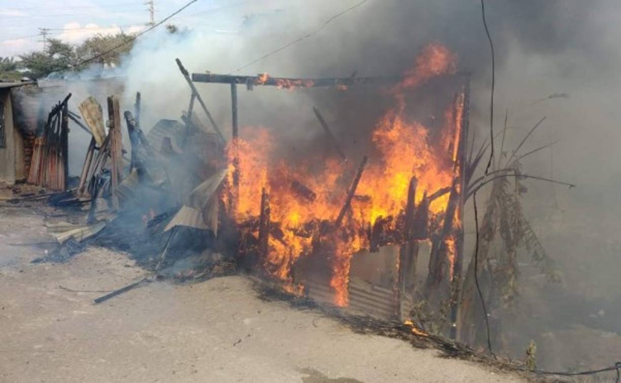 Dos casas en la colonia Divanna fueron consumidas por las llamas este jueves 21 de marzo.