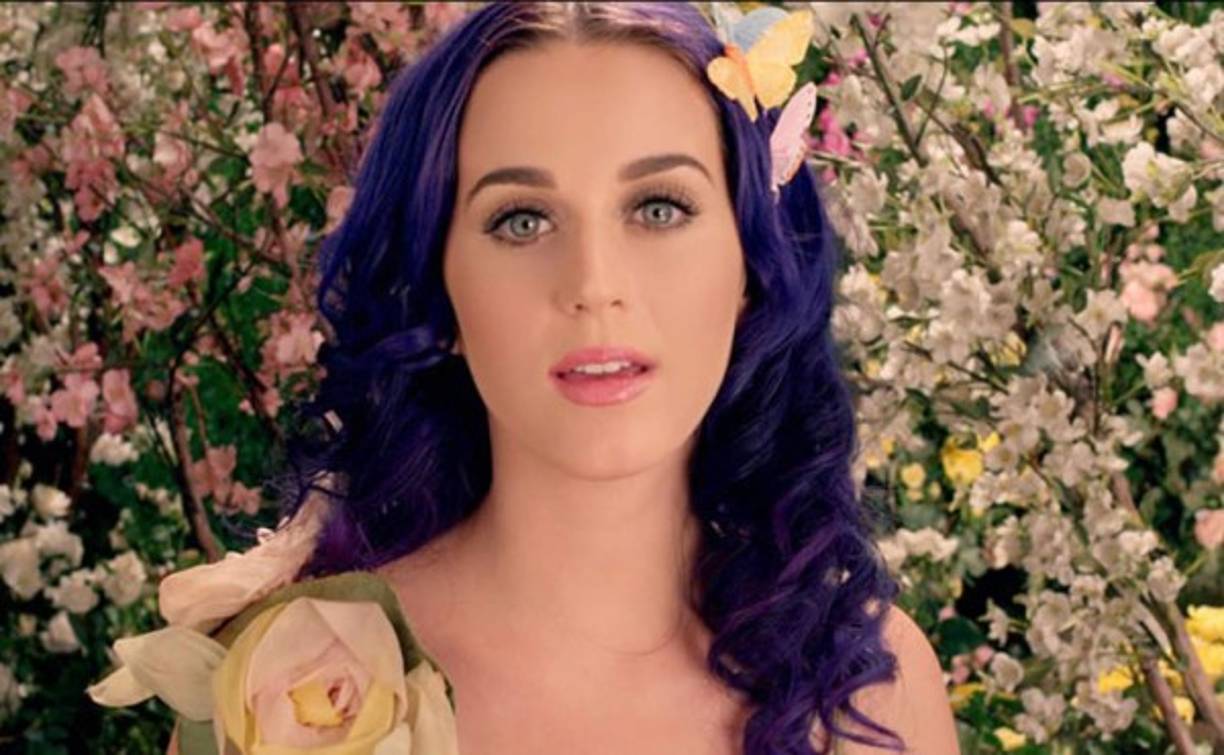 Esta sociedad secreta estaría integrada por grupos de los poderes políticos, económicos y del entretenimiento, cuyo objetivo final sería el de establecer un nuevo orden mundial a través de un gobierno global.