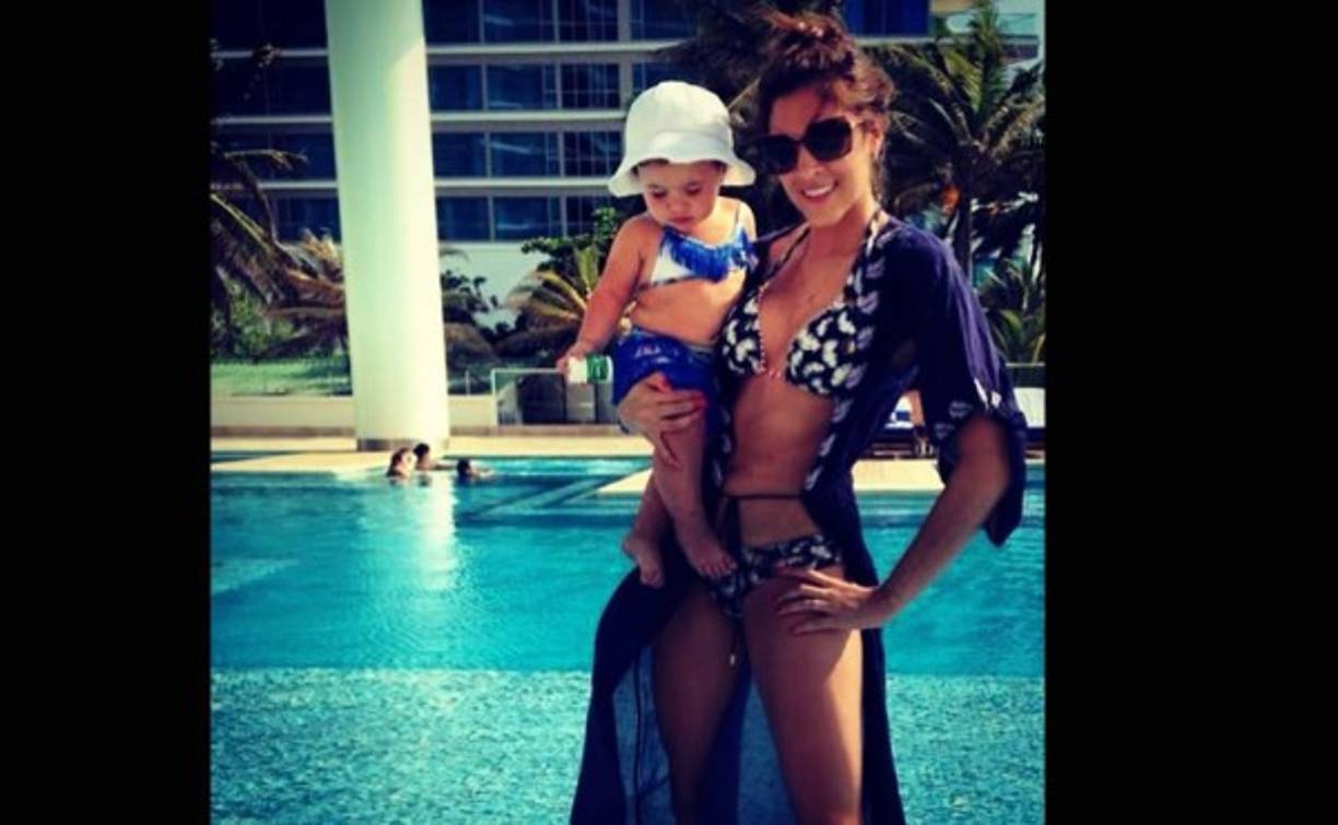 Daniela Ospina es madre de una niña, a quien presume en su cuenta de Instagram.