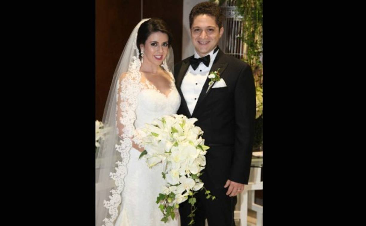 Los novios Marian Danielle Ramírez Reina y Arnold Bueso Zepeda.