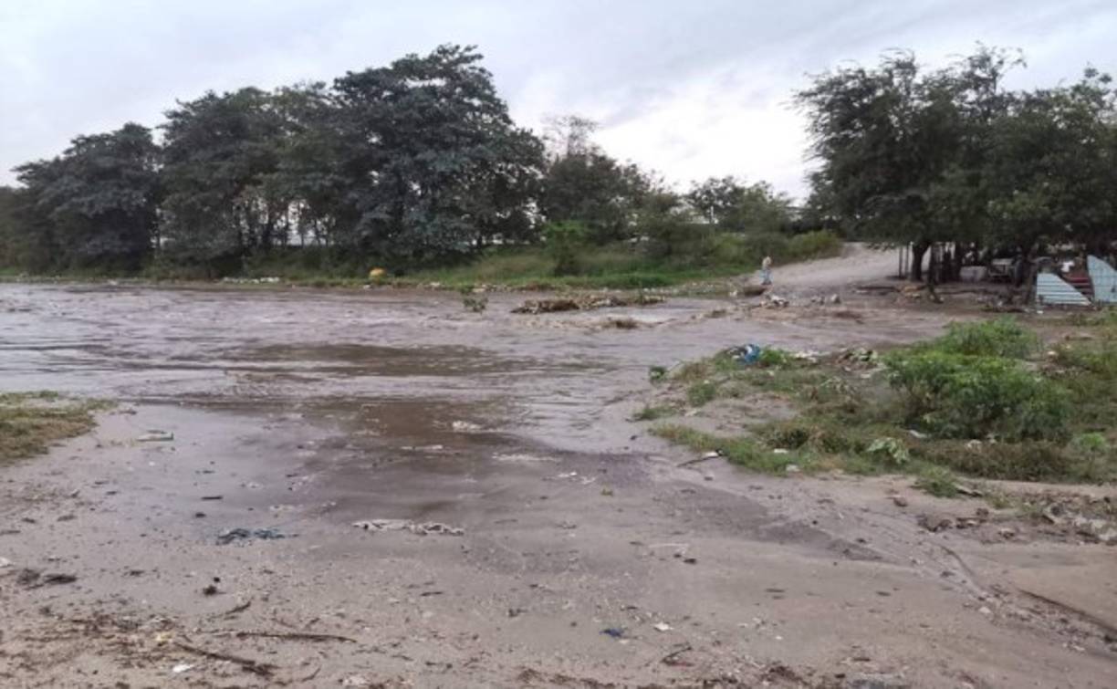 Los pobladores pidieron apoyo a Copeco y a la Alcaldía sampedrana para atender la situación y temen que termine peor en las próximas horas.