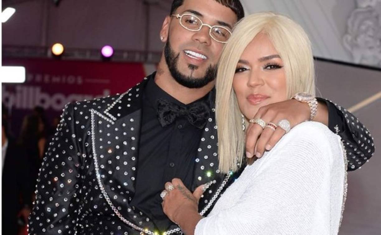 La pareja del momento fue puro amor y ternura durante su primera alfombra roja desde que anunciaron su romance.