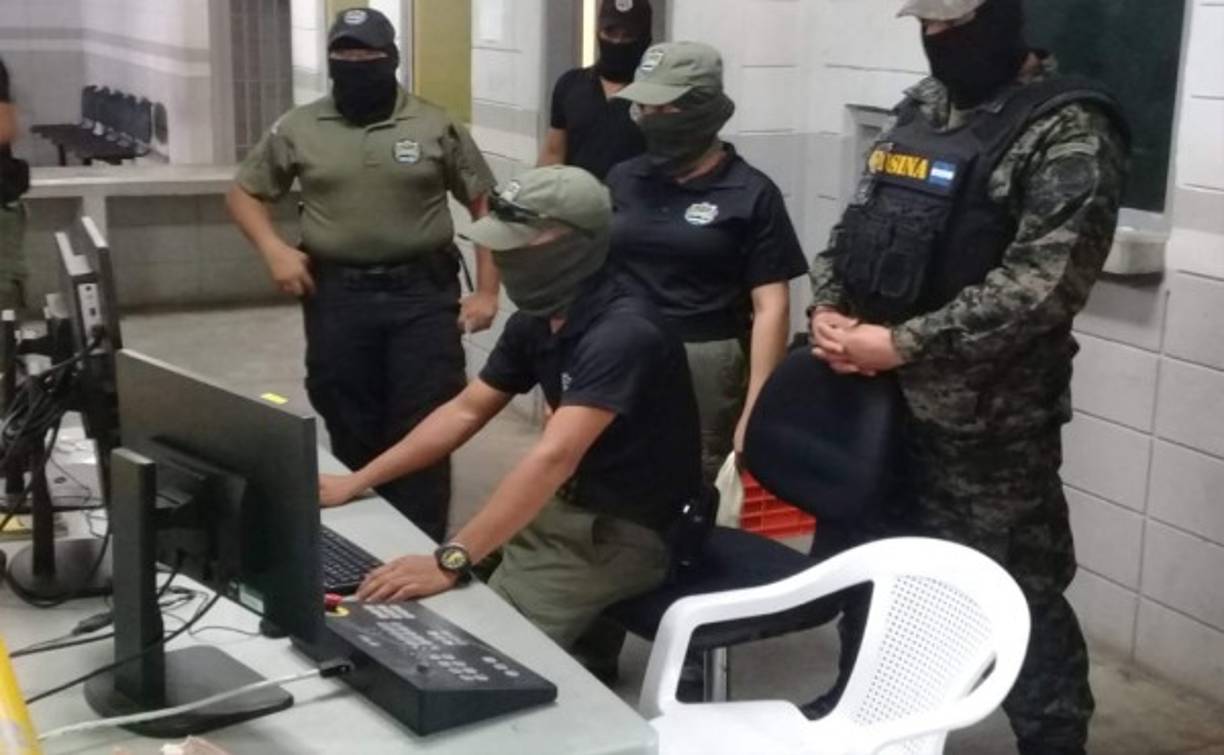 'Lo que se está haciendo hoy es el traslado al centro de máxima seguridad más duro que tenemos en el país', dijo el presidente Juan Orlando Hernández en una comparecencia. <br/>