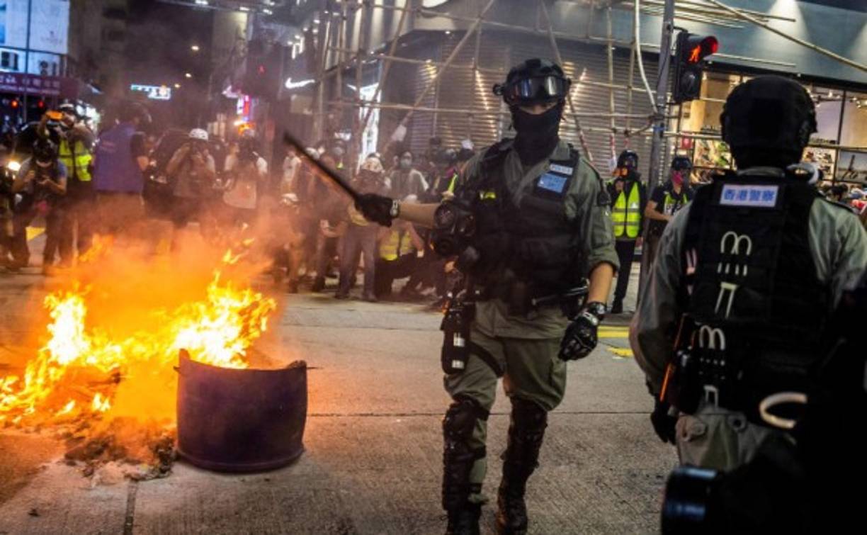 Desde por la mañana, algunos pequeños grupos trataron de bloquear el tráfico de la ciudad, tanto en el metro como en las calles.<br/>