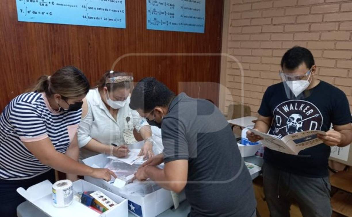 En Universidad Autónoma, las mesas receptoras se declararon listas para recibir votantes.