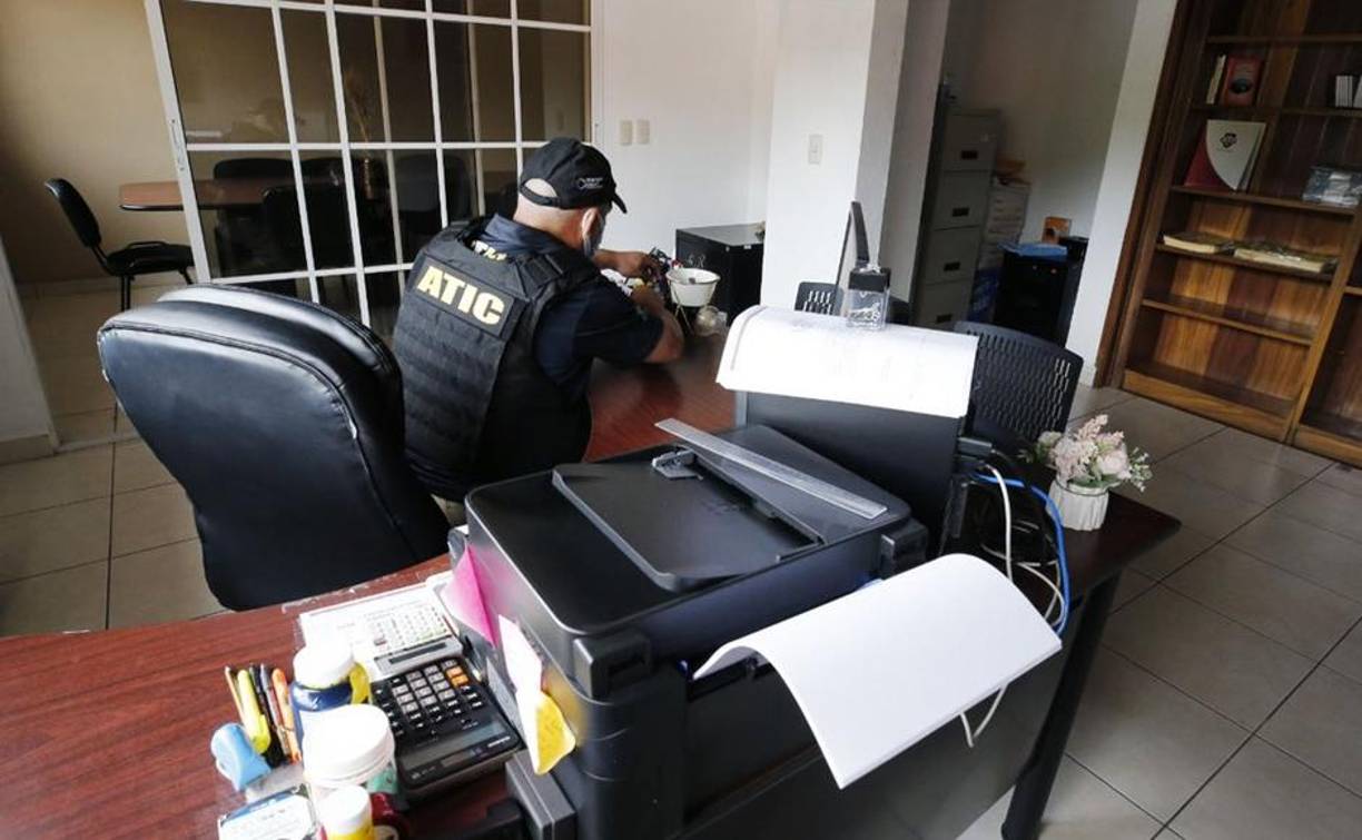 Un total de 64 bienes entre viviendas, sociedades mercantiles, terrenos y vehículos, pertenecen a Zavala, su núcleo familiar y socios, y son asegurados luego de una investigación en el periodo 2008-2018 en la que las autoridades hallaron “una incongruencia patrimonial de 74.419.285 lempiras (más de 3 millones de dólares)”.