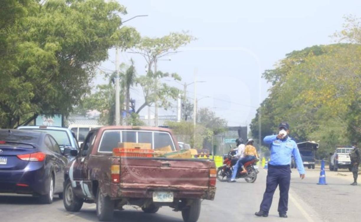 Está autorizado a circular el personal incorporado para atender la emergencia, altos funcionarios, personal de salud, socorro, seguridad y defensa nacional, personal de aduanas, migración, puertos y aeropuertos y servicios públicos indispensables, inclusive quienes atienden plantas de generación de energía del sector privado.