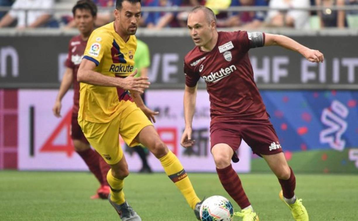 Sergi Busquets fue el capitán del equipo catalán en este partido y tuvo que enfrentarse a su amigo Andrés Iniesta.