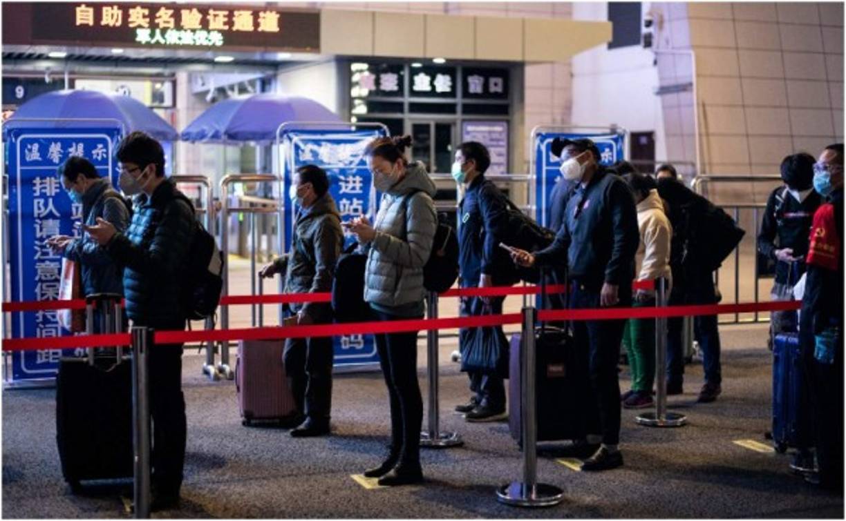 'Wuhan ha perdido mucho en esta epidemia y la gente de Wuhan ha pagado un precio muy alto', dijo un joven de 21 años de nombre Yao, que estaba regresando a trabajar a un restaurante a Shangái.