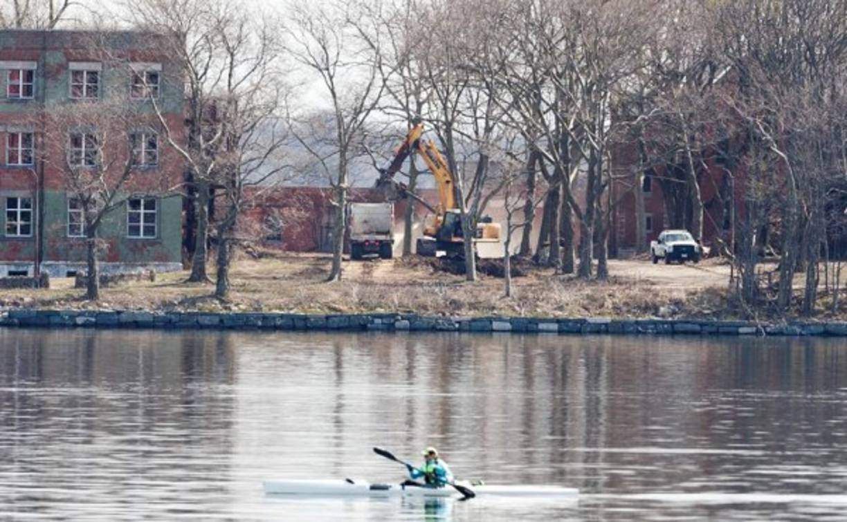 La mayoría de los neoyorquinos desconocían la existencia de Hart Island, pero cerca de un millón de ellos están enterrados allí. Es la isla de los muertos invisibles.