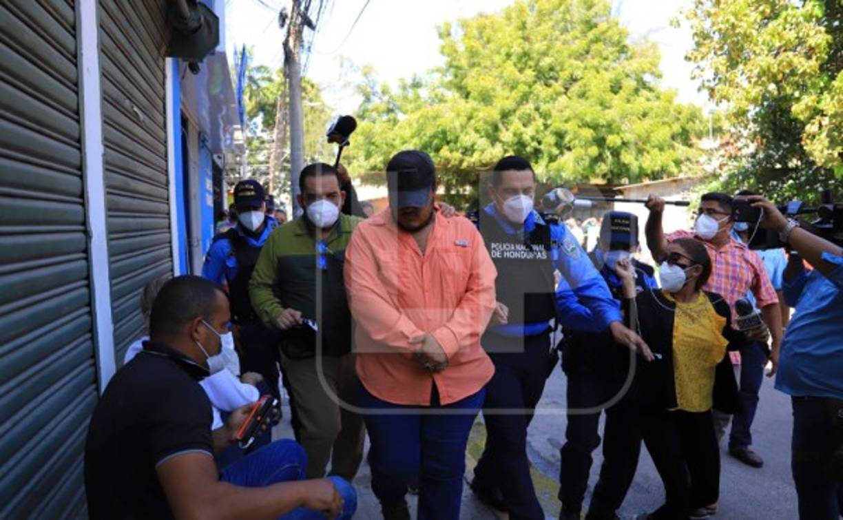 Uno de los hijos de Miguel Carrión fue detenido por llevarse el vehículo de su padre, el cual estaba estacionado en la escena de la masacre.