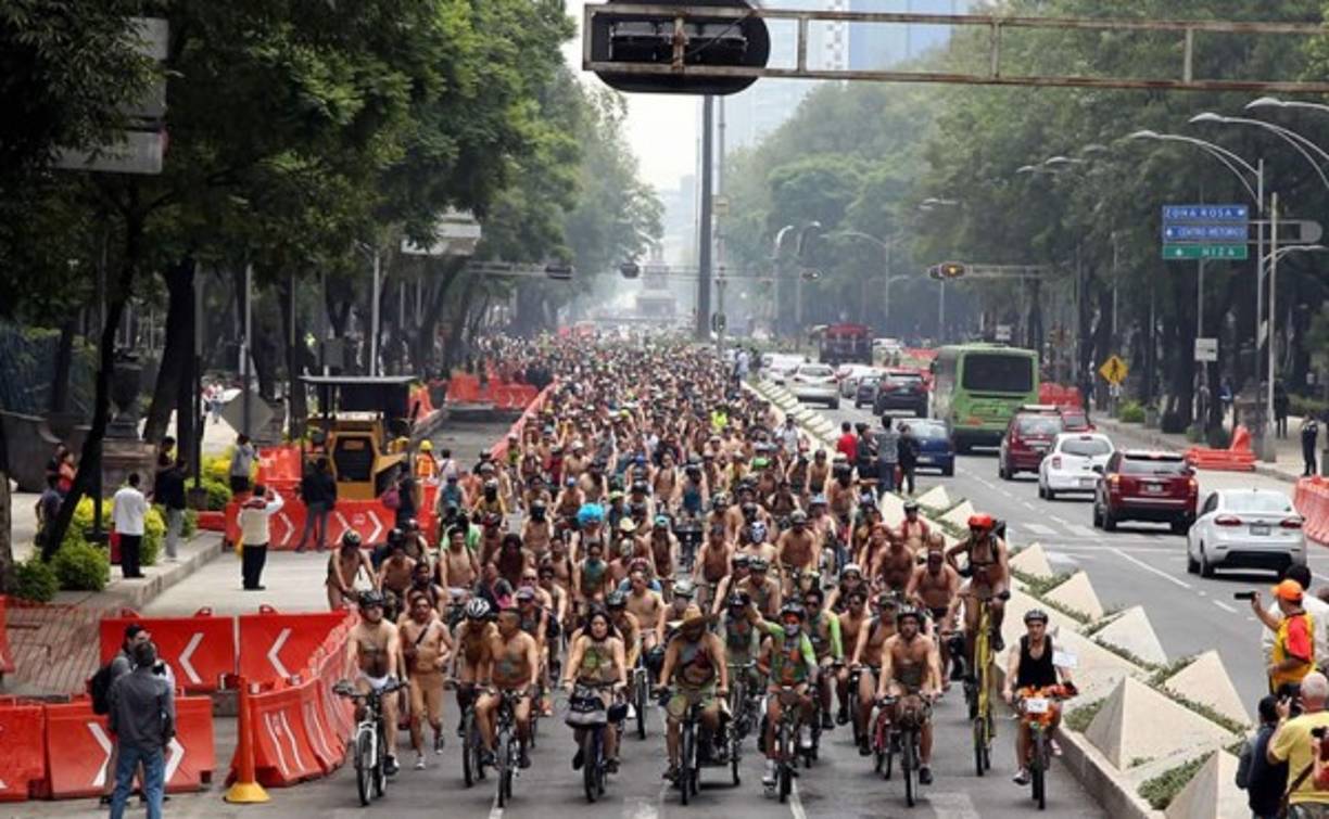 Este sábado 10 de junio se llevó a cabo la rodada nudista 'World Naked Bike Ride'.<br/>