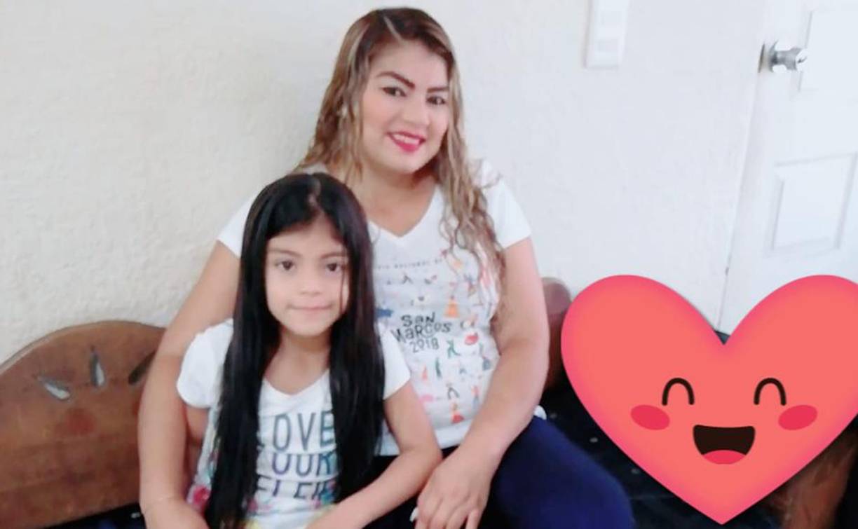 Medios de Monterrey informaron que al parecer al conductor de la cisterna se le atravesó en la carretera una vaca y quiso esquivarla, pero perdió el control.