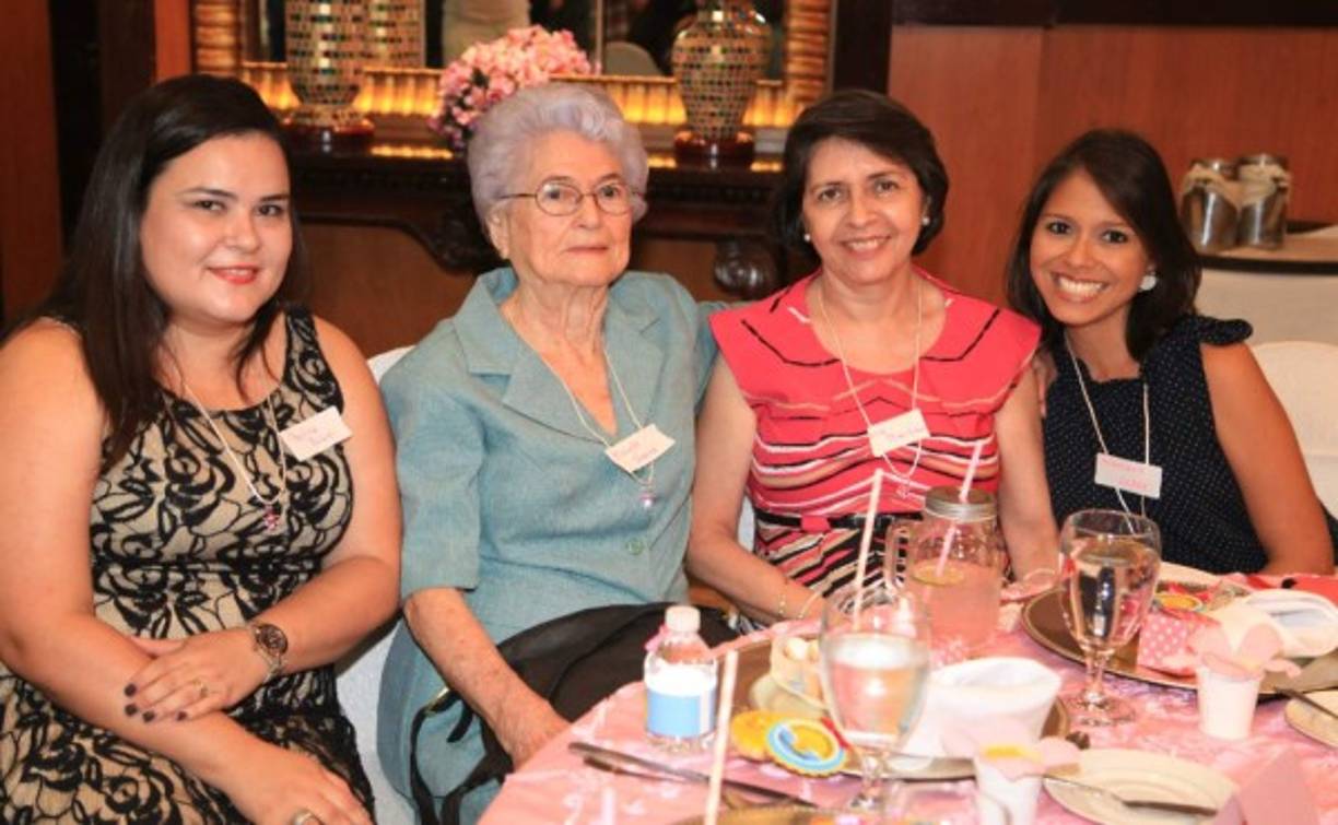 Ingrid Pacheco, Elvira Toro, Elizabeth Vivas y Mónica Segovia.