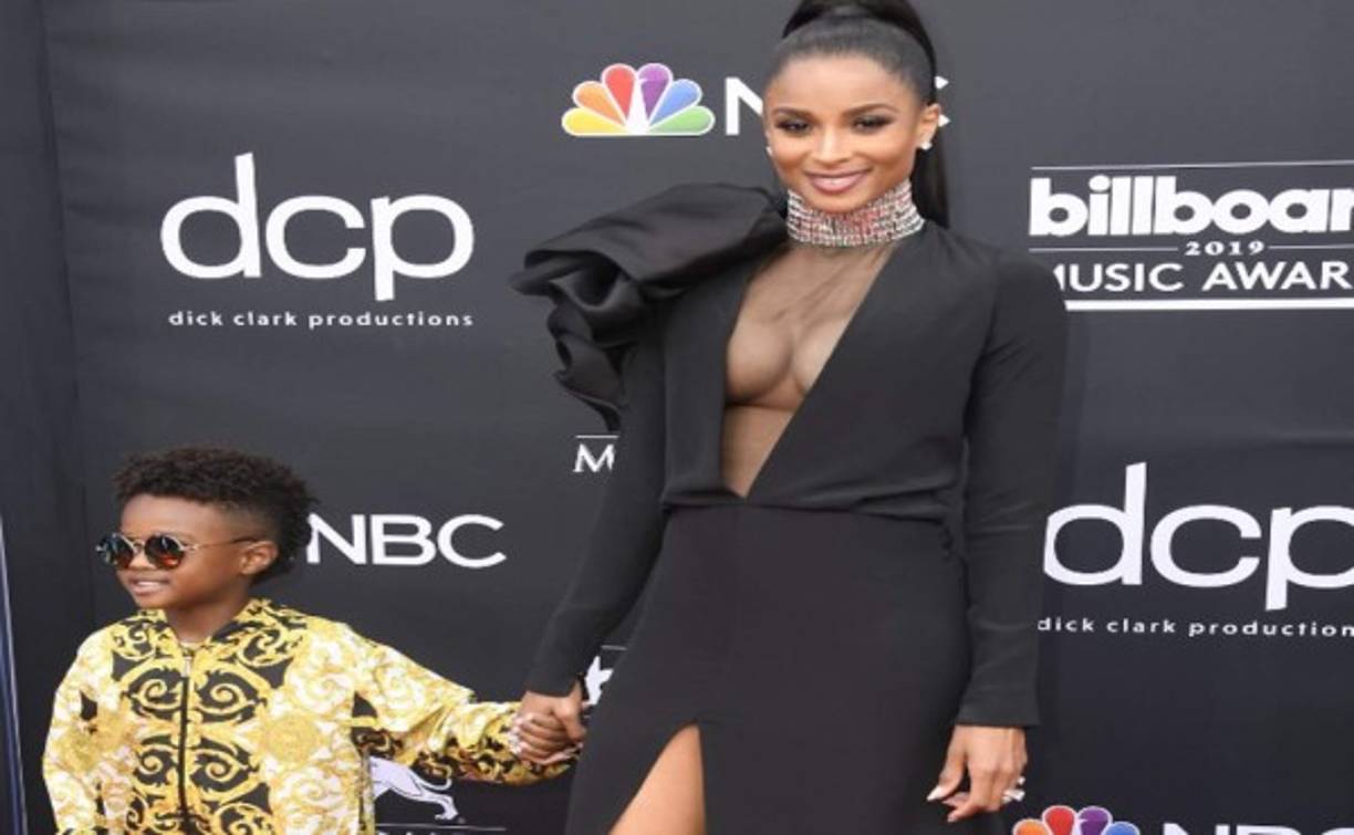 Ciara además de presumir a su pequeño hijo, mostrándose muy sexi en los Billboard Music Awards 2019.