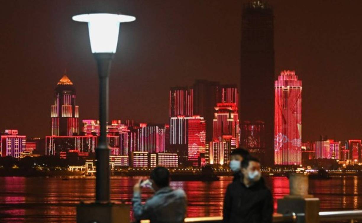 El coronavirus convirtió a Wuhan en la primera ciudad del mundo sometida a un draconiano confinamiento que ahora afecta a cerca de la mitad de la población mundial.