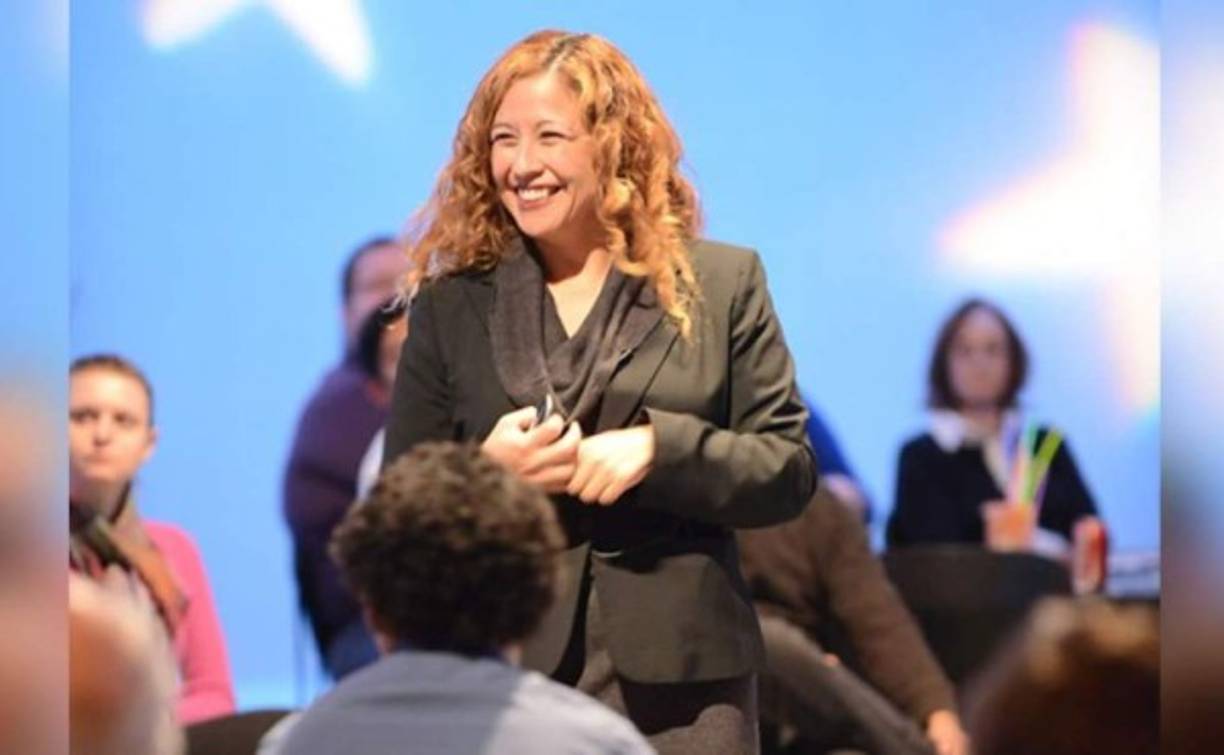 Karla Mossi - Ing. Mecánica y Nuclear<br/><br/>Karla Mossi es directora de doctorados de la VCU en Virginia, EEUU. <br/><br/>En 2001 se unió al equipo de docentes de la VCU, uno de los centros educativos de alto nivel en Estados Unidos, en donde encontró la oportunidad para enseñar y trabajar en la investigación de “materiales inteligentes e híbridos” (nanotecnología).<br/><br/>La doctora Mossi ha recibido múltiples reconocimientos, realizado por lo menos cinco publicaciones y servido como conductora de un programa televisivo de PBS donde se exploran algunas tecnologías icónicas de ciencia ficción.<br/><br/>Sus investigaciones se centraron en “recolección de energía, materiales inteligentes y mecánica de fluidos”. Ha impartido clases de “Ingeniería Estática, Dinámica y la Cinemática, Mecánica de Fluidos”, entre otras. <br/><br/>Además de publicaciones con colegas como la realizada en 2010 sobre la “Cíclica de recolección de energía a partir de materiales piroeléctricos”