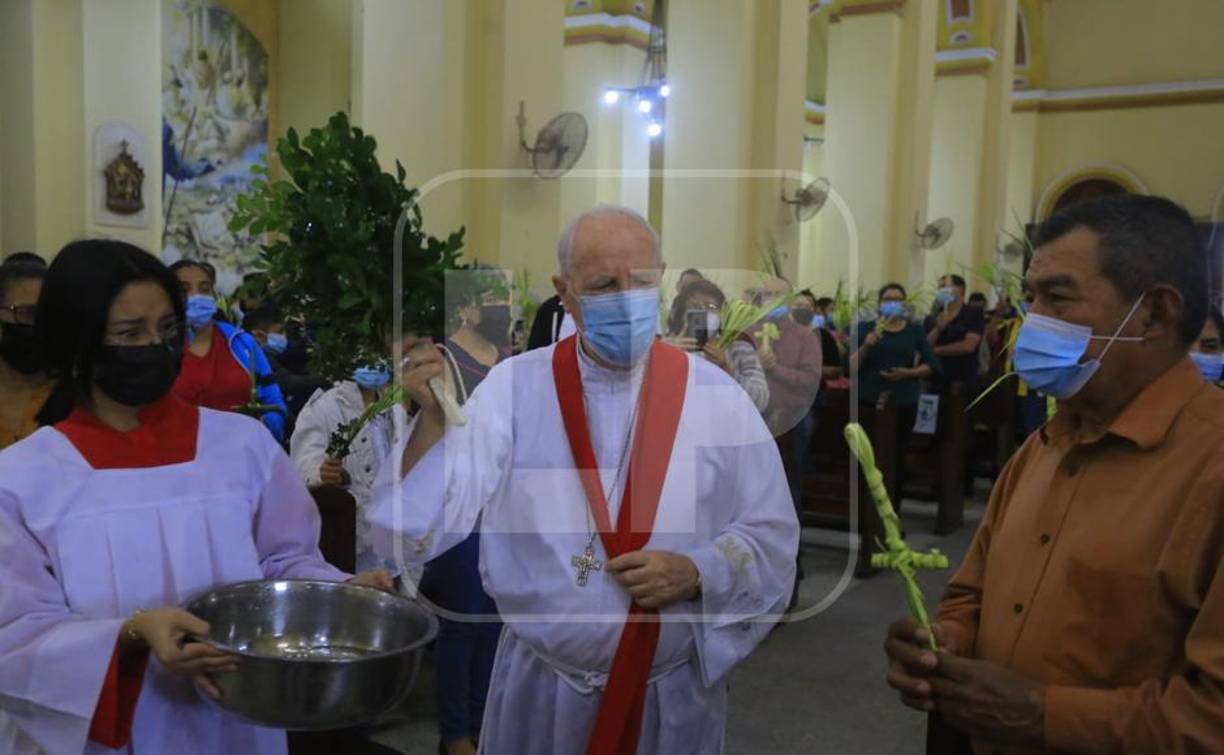 Los feligreses católicos se dieron cita en las distintas catedrales del país. 