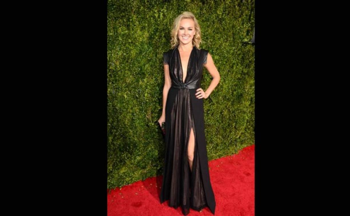 Laura Bell. Su 'look': Vestido negro y 'clutch', de Kotur.