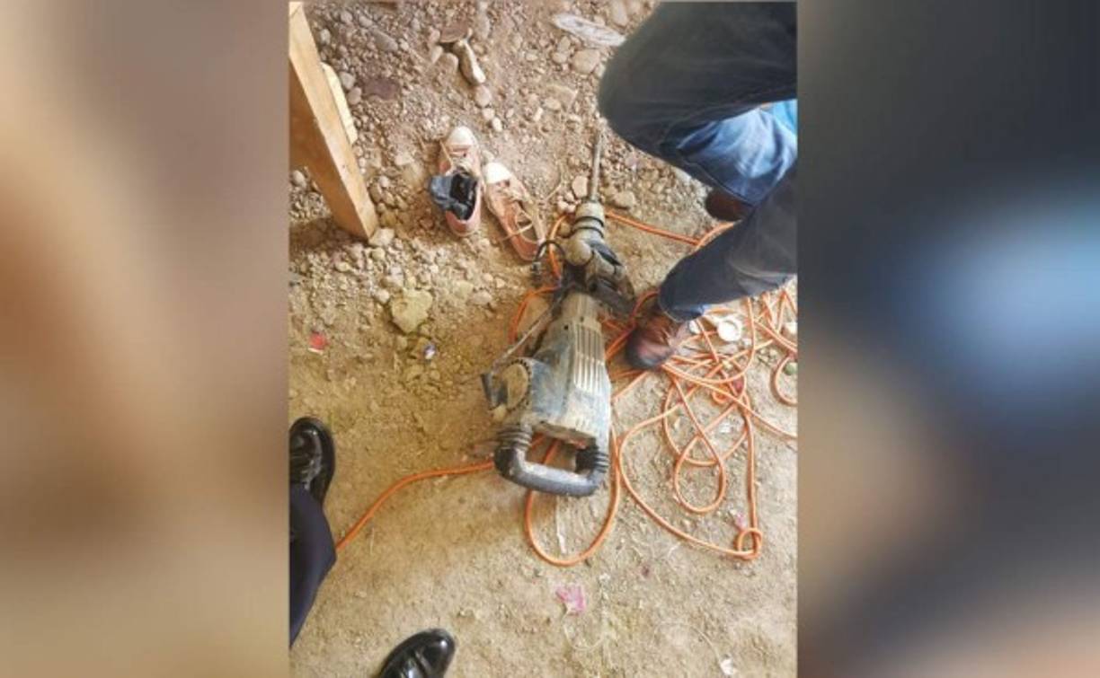 En la acción se realizó el decomiso de varias herramientas que podrían haber sido usadas en este hecho ilícito.