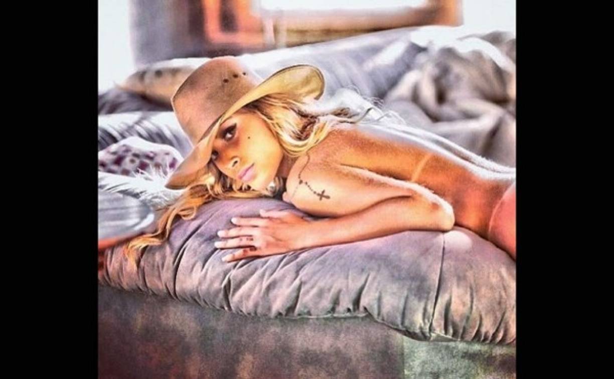 De inmediato especialistas se encargaron de drenarle las piernas.