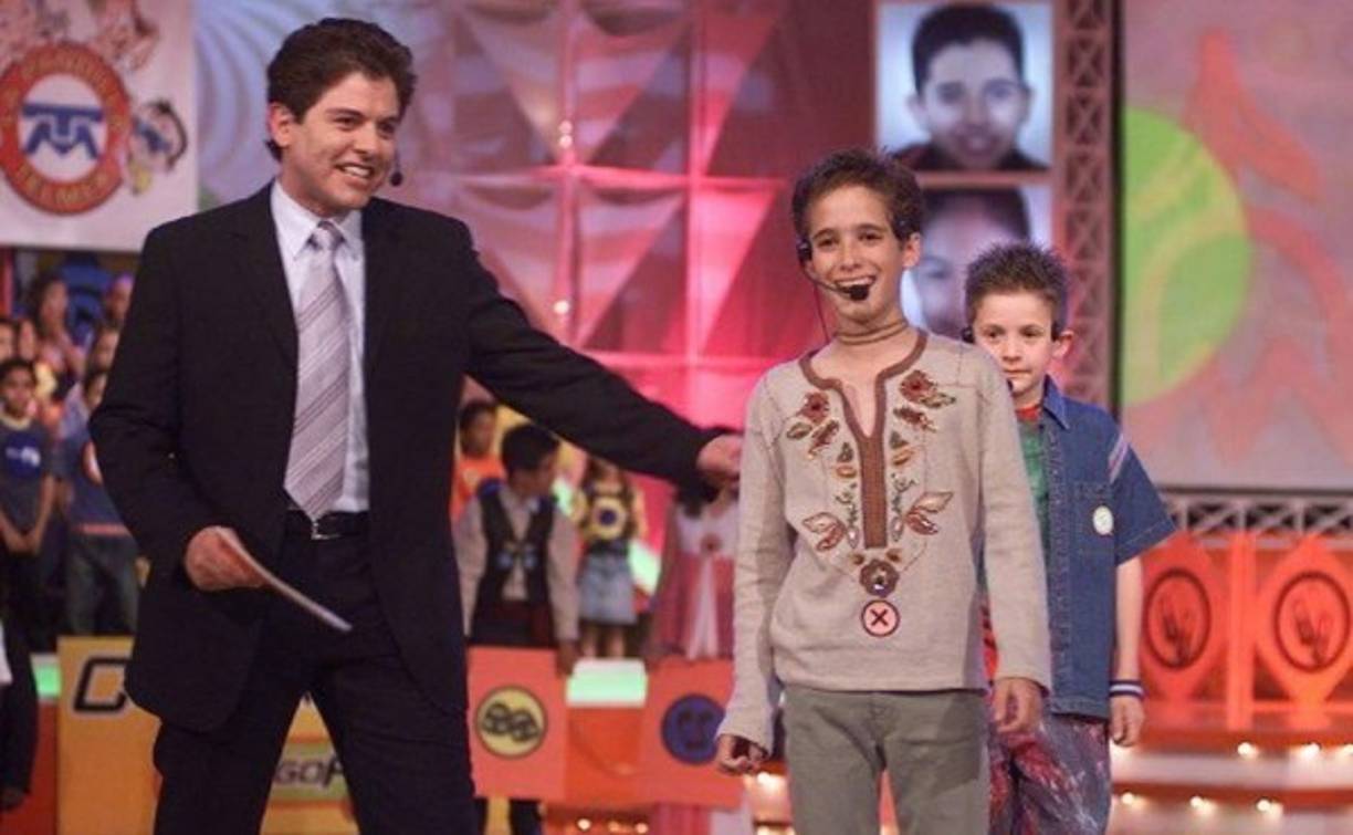 Código Fama (CF) surgió como una versión siglo 21 de Juguemos a Cantar, programa de los 80 del que salieron personalidades como Lucero, Thalía, Lolita Cortés y Edith Márquez, entre otros.