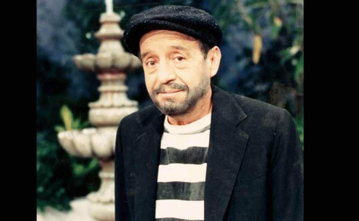 El Chómpiras (1970) Tiene voz grave y siempre viste su icónica boina y camisa negra a rayas, además de lucir una barba de varios días.